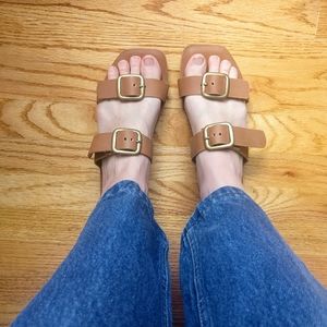 Larry Sandals in Caramel size 38